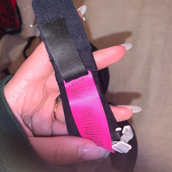 Bras - Picture 2 of 9